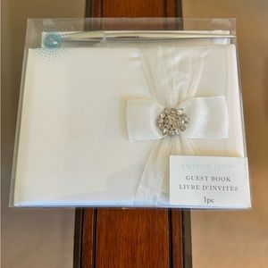 146-MTT NIB Victoria Lynn White Guest  Book & Pen Set  Rhinestoned Bow 60 Pages